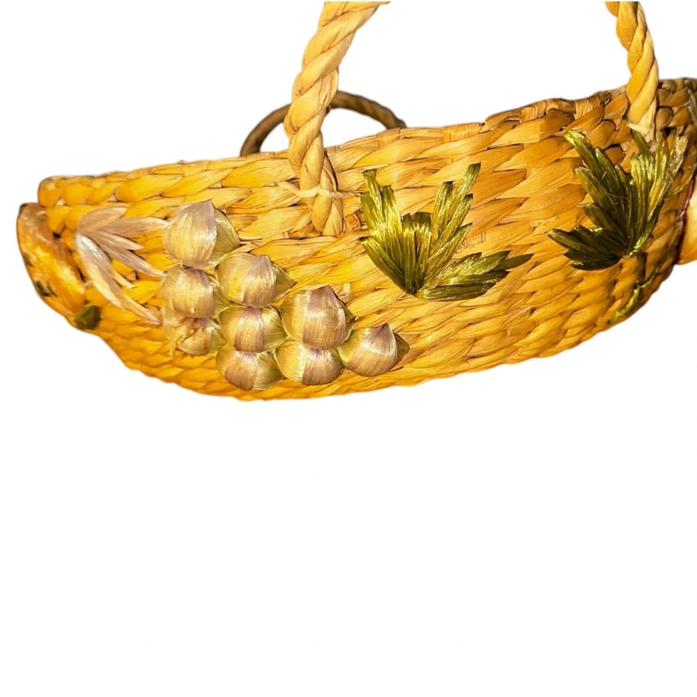 Straw Basket 3-D Vegetable Design Made In Philippines Round 10.5 Inches Wide‎